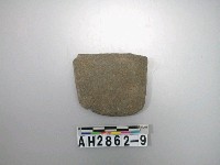 藏品(小型片狀磨製石斧)的圖片